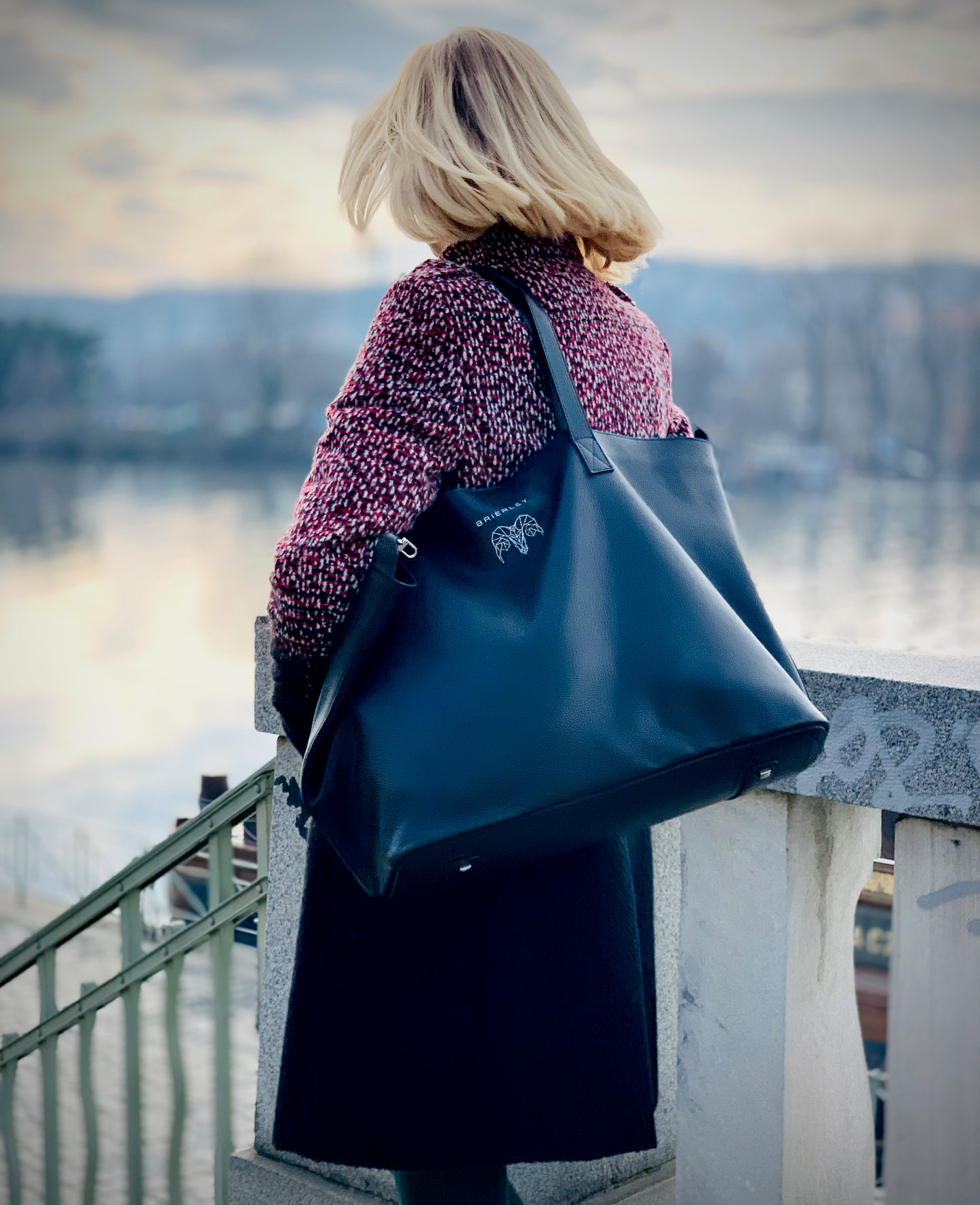 Classic Tote Black