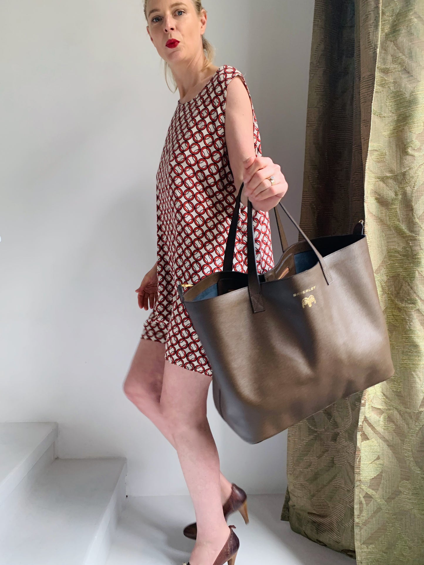 Classic Tote Sepia